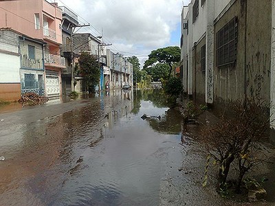 Rua alagada no Bom Retiro