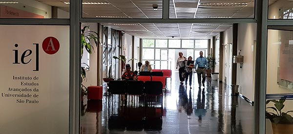Saguão da sede do IEA