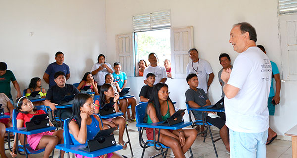 Sala digital em comunidade baré em Tabocal dos Pereira, AM
