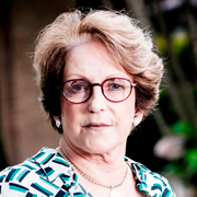 Thelma Krug - Perfil