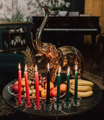 Velas e frutas da celebração do Kwanzaa