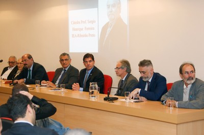 A partir da esquerda, Paulo Saldiva, Clotilde Rossetti Ferreira, Luiz Roberto Liza Curi, Vahan Agopyan, Antonio Duarte Nogueira, Mozart Ramos, Antonio José da Costa Filho e Fernando de Queiroz Cunha