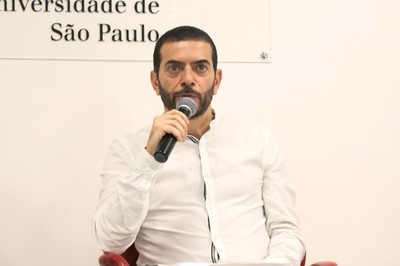 Paulo Farah abre o evento e apresenta a expositora
