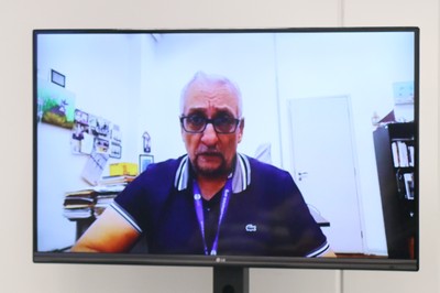 Paulo Saldiva fala durante a abertura do evento (via Skype)