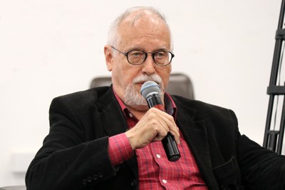 René Mendes faz perguntas aos expositores