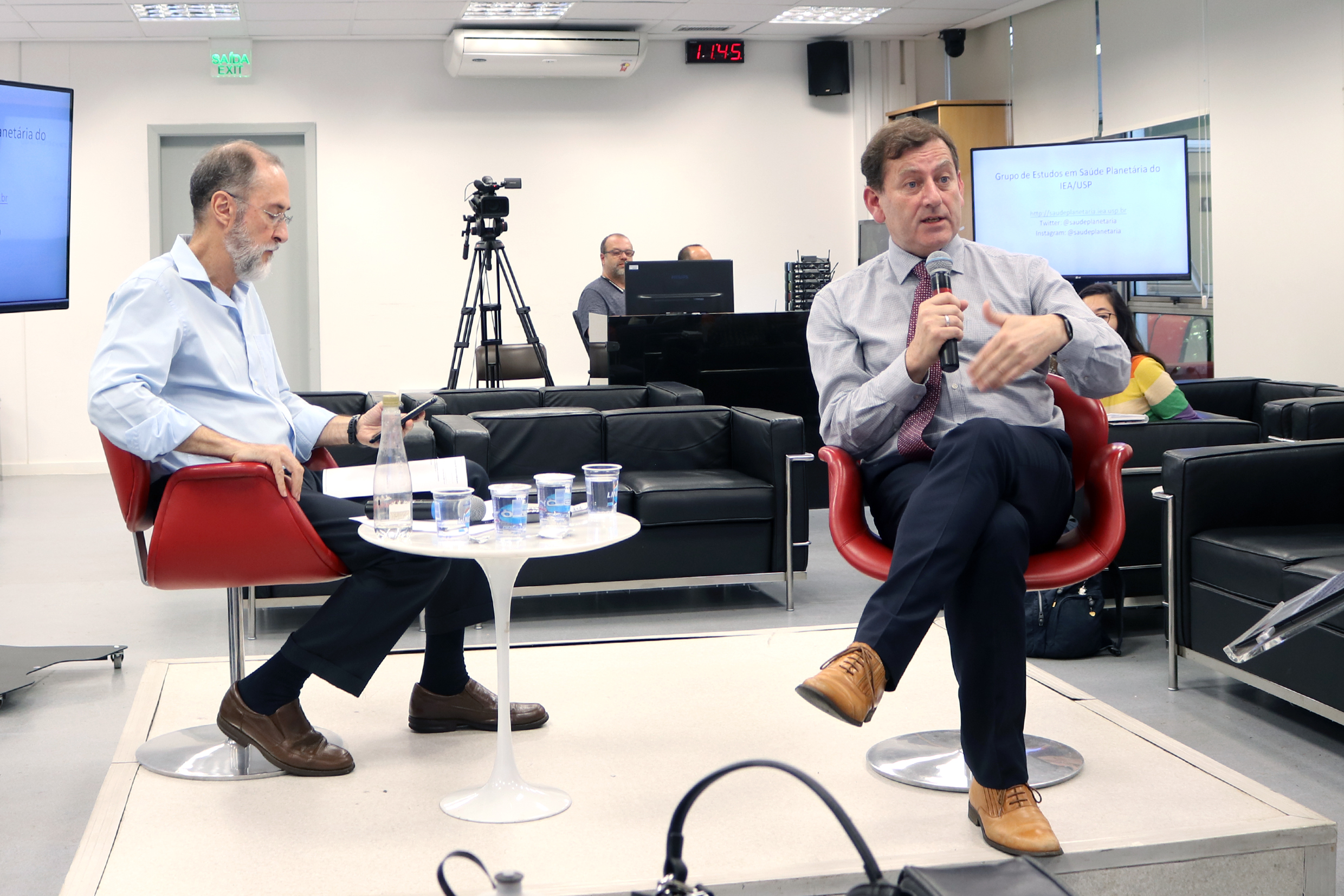 Tim Hirsch responde as perguntas do público