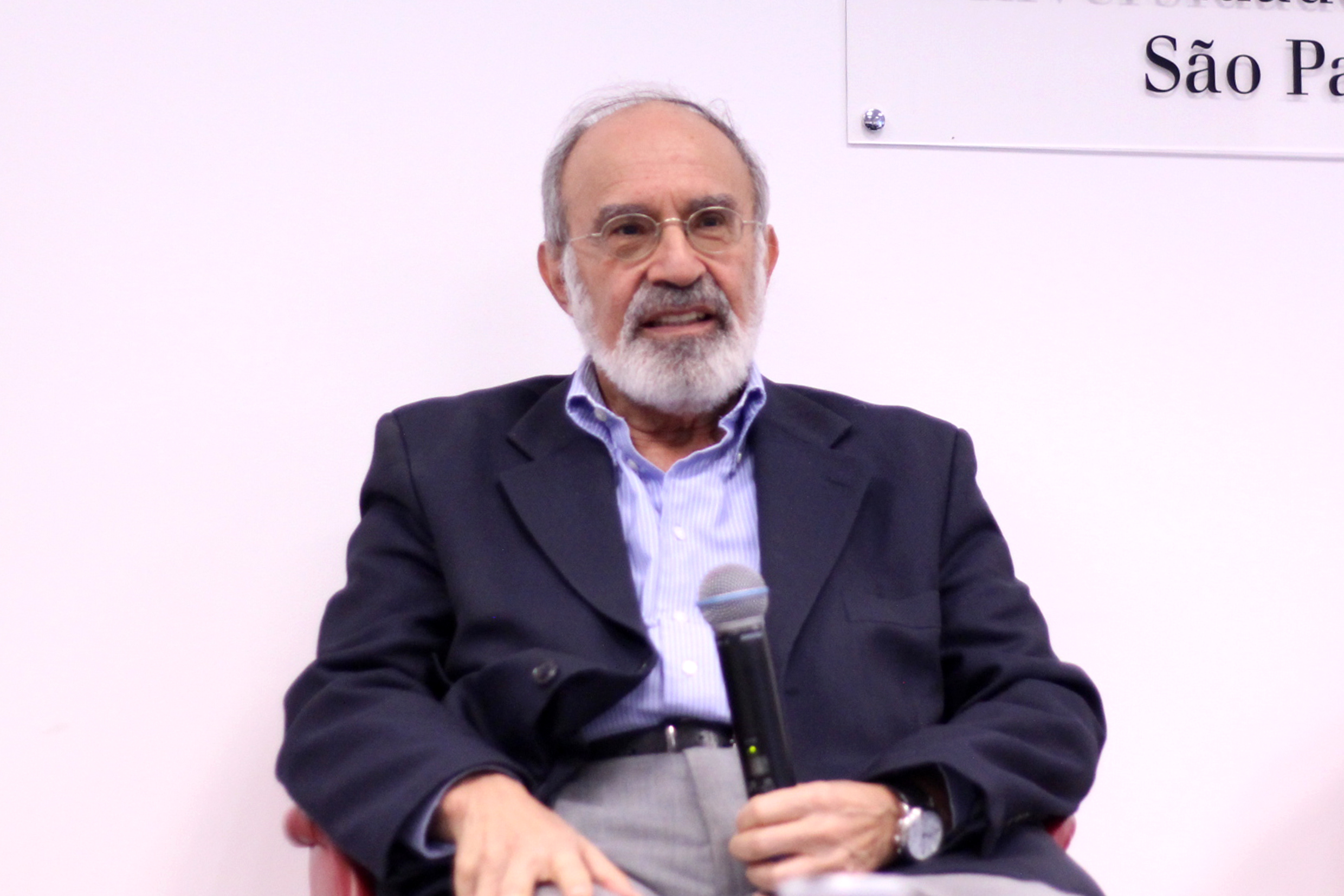 Guilherme Ary Plonski faz a abertura do evento