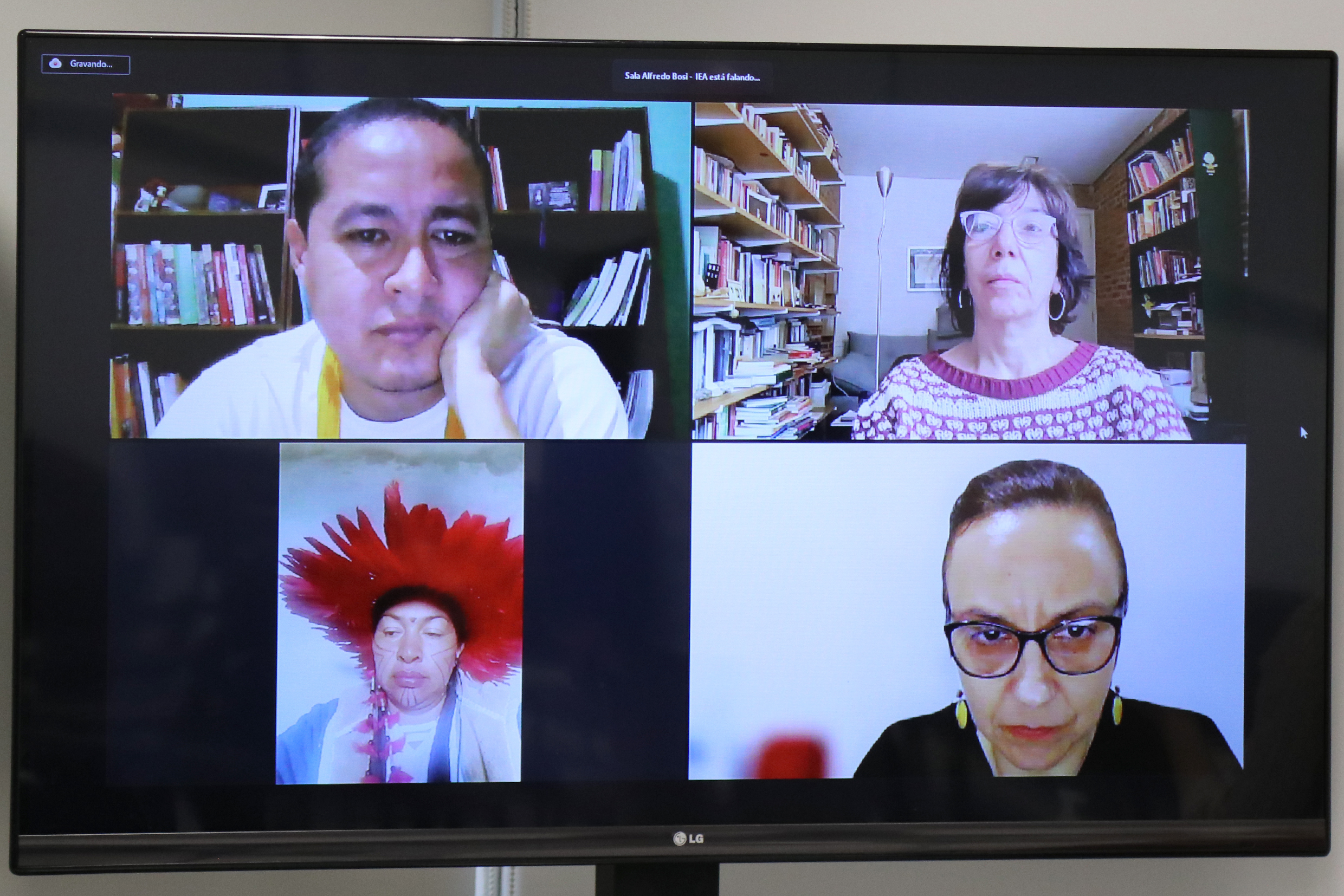 Suzenalson da Silva Santos, Noemi Jaffe (tradutora), Susilene Elias de Melo e Sandra Mara Salles, via vídeo-conferência
