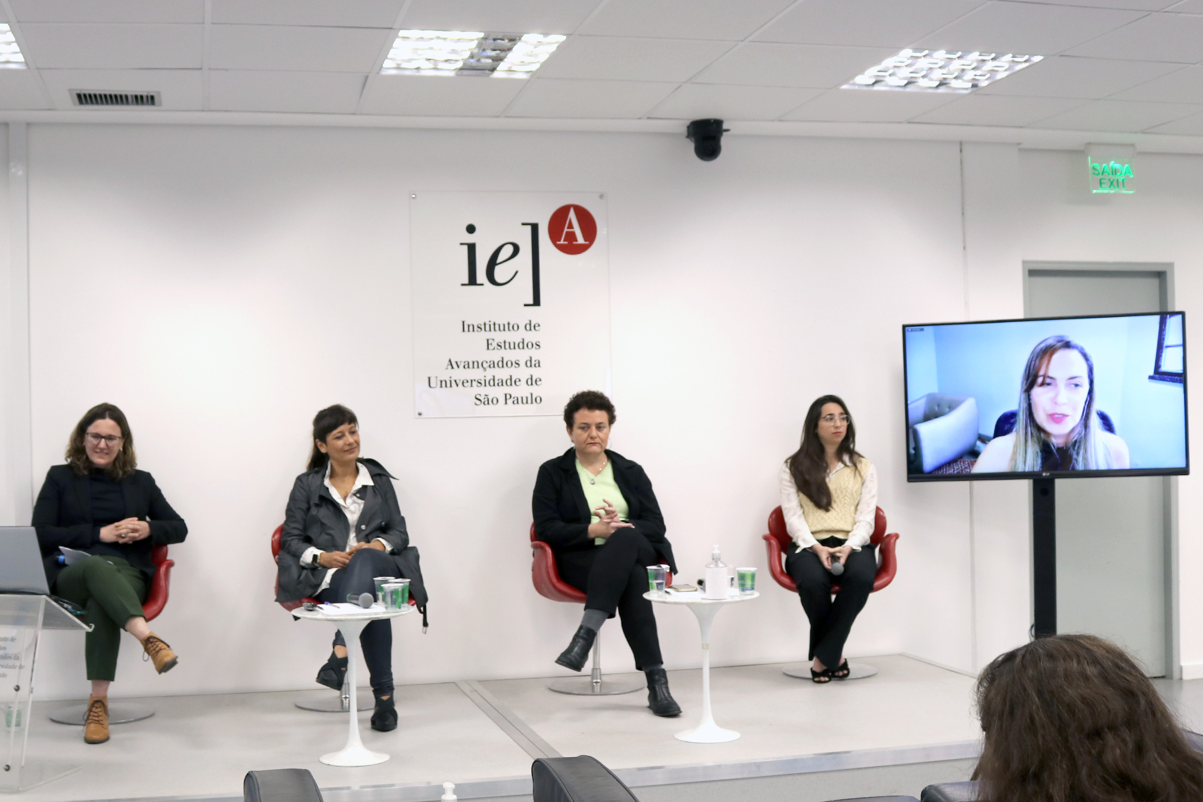 Fabiana Severi, Ana Gabriela Mendes Braga, Mariângela Magalhães Gomes,  Juliana Fontana Moyses e Priscilla Cardoso Rodriguez, via vídeo-conferência