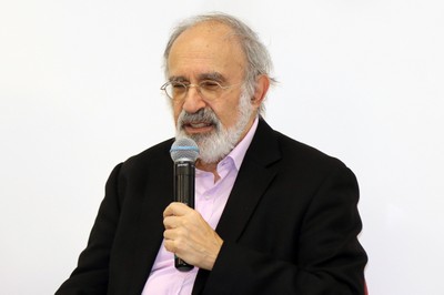 Guilherme Ary Plonski faz a abertura