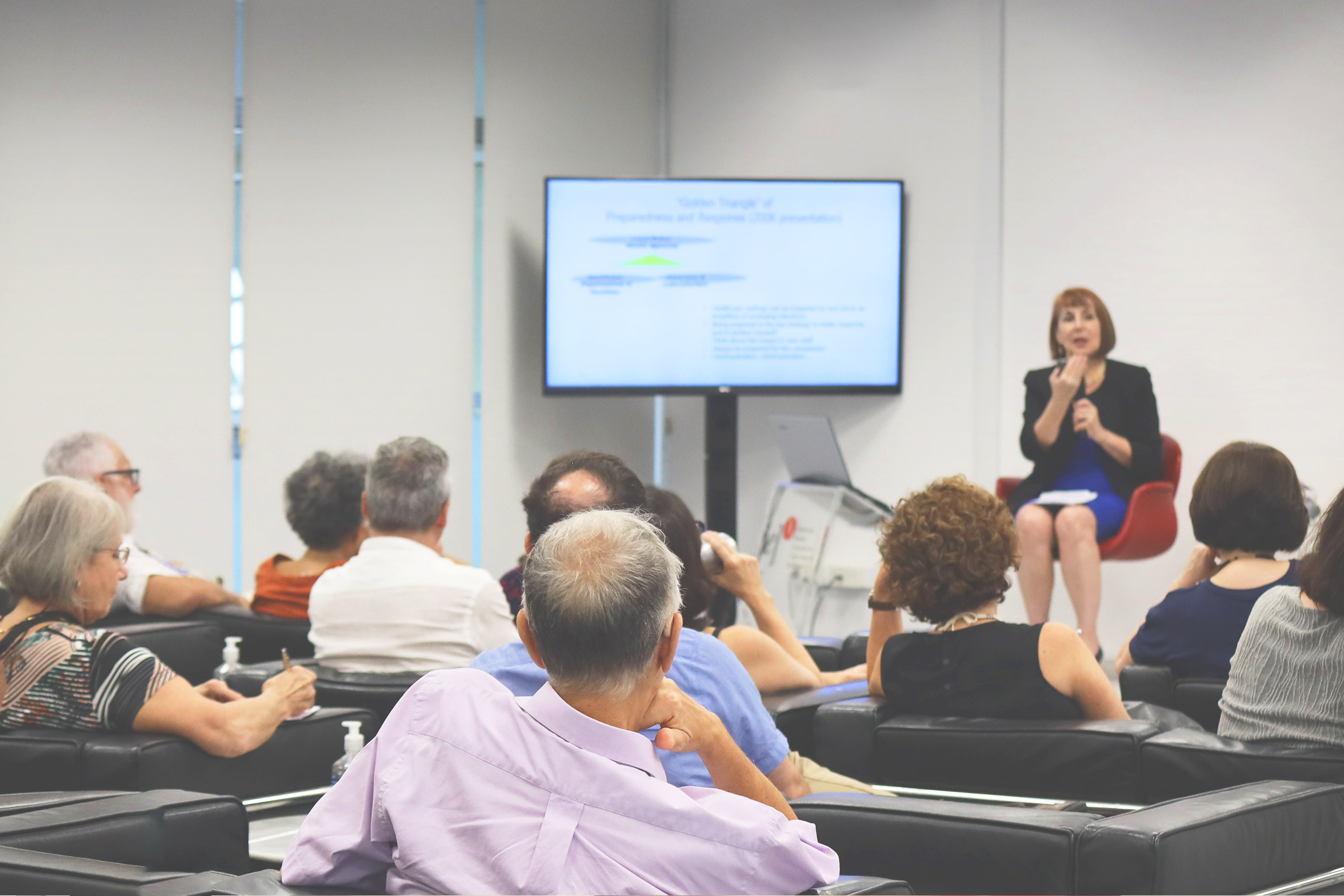 Denise Cardo apresenta.jpg