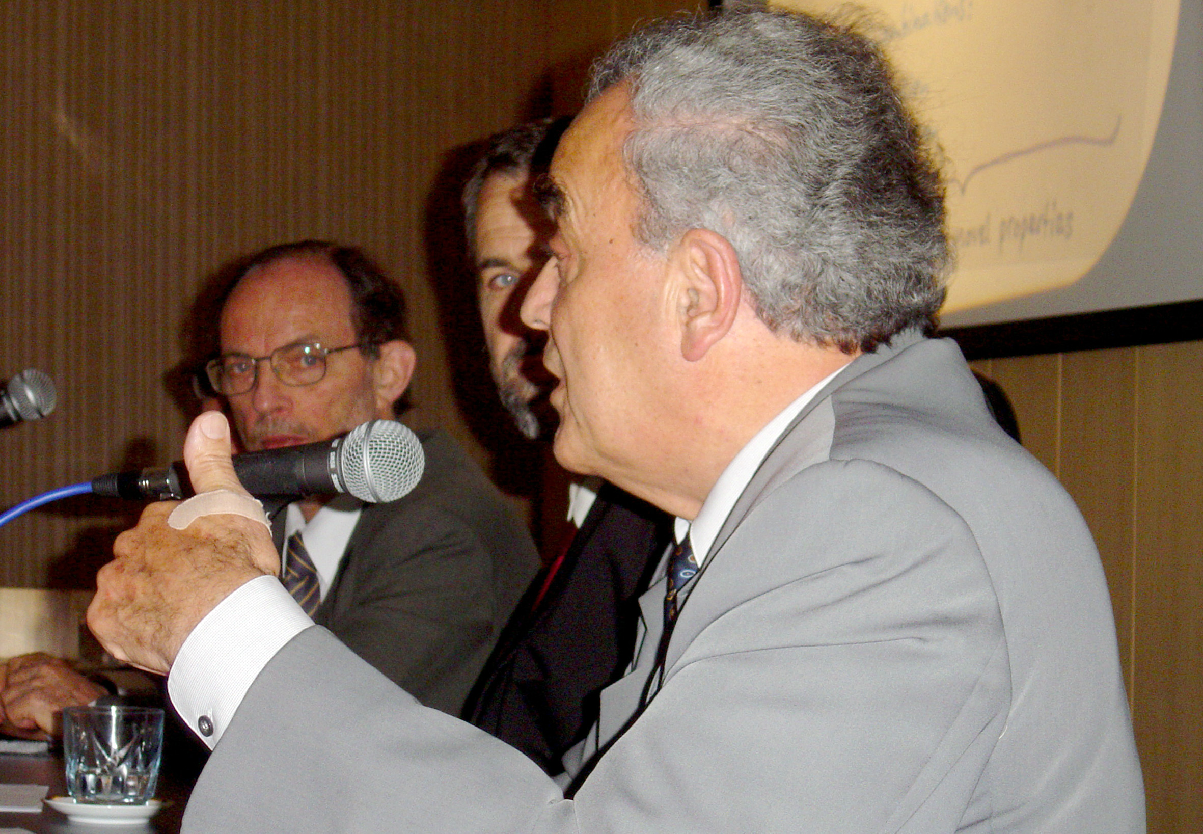 Werner Arber inicia sua apresentação