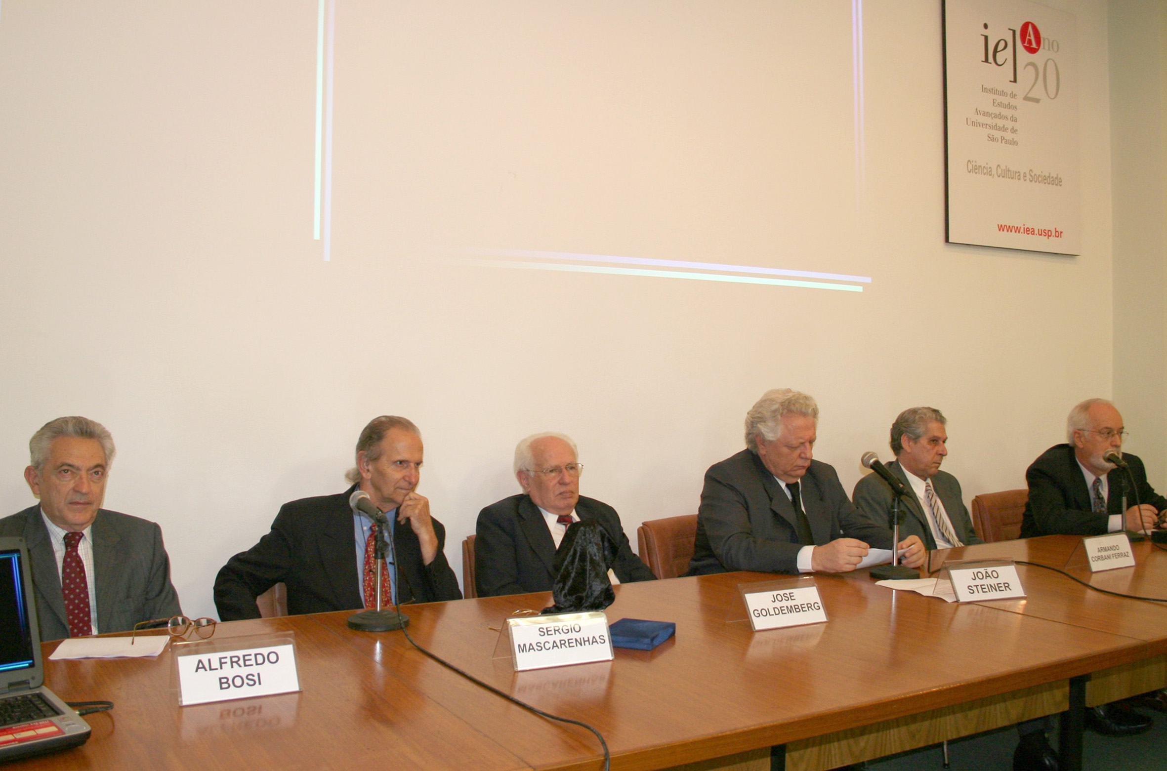 Alfredo Bosi, Sérgio Mascarenhas, José Goldemberg, João Steiner, Armando Corbani Ferraz e Carlos Guilherme Mota