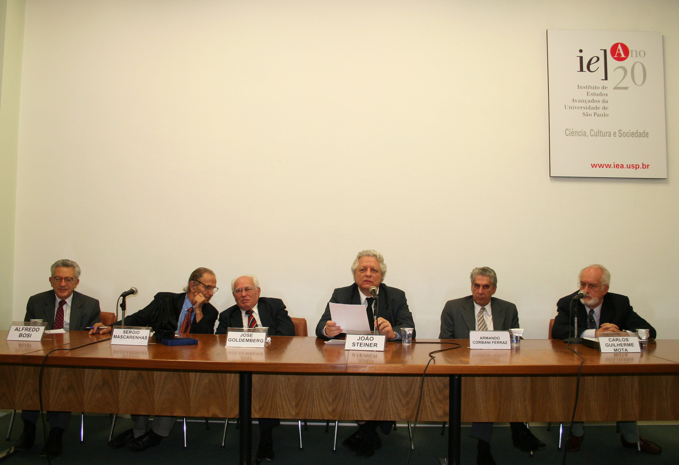 Alfredo Bosi, Sérgio Mascarenhas, José Goldemberg, João Steiner, Armando Corbani Ferraz e Carlos Guilherme Mota