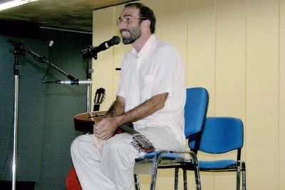 Ivan Vilela inicia sua apresentação