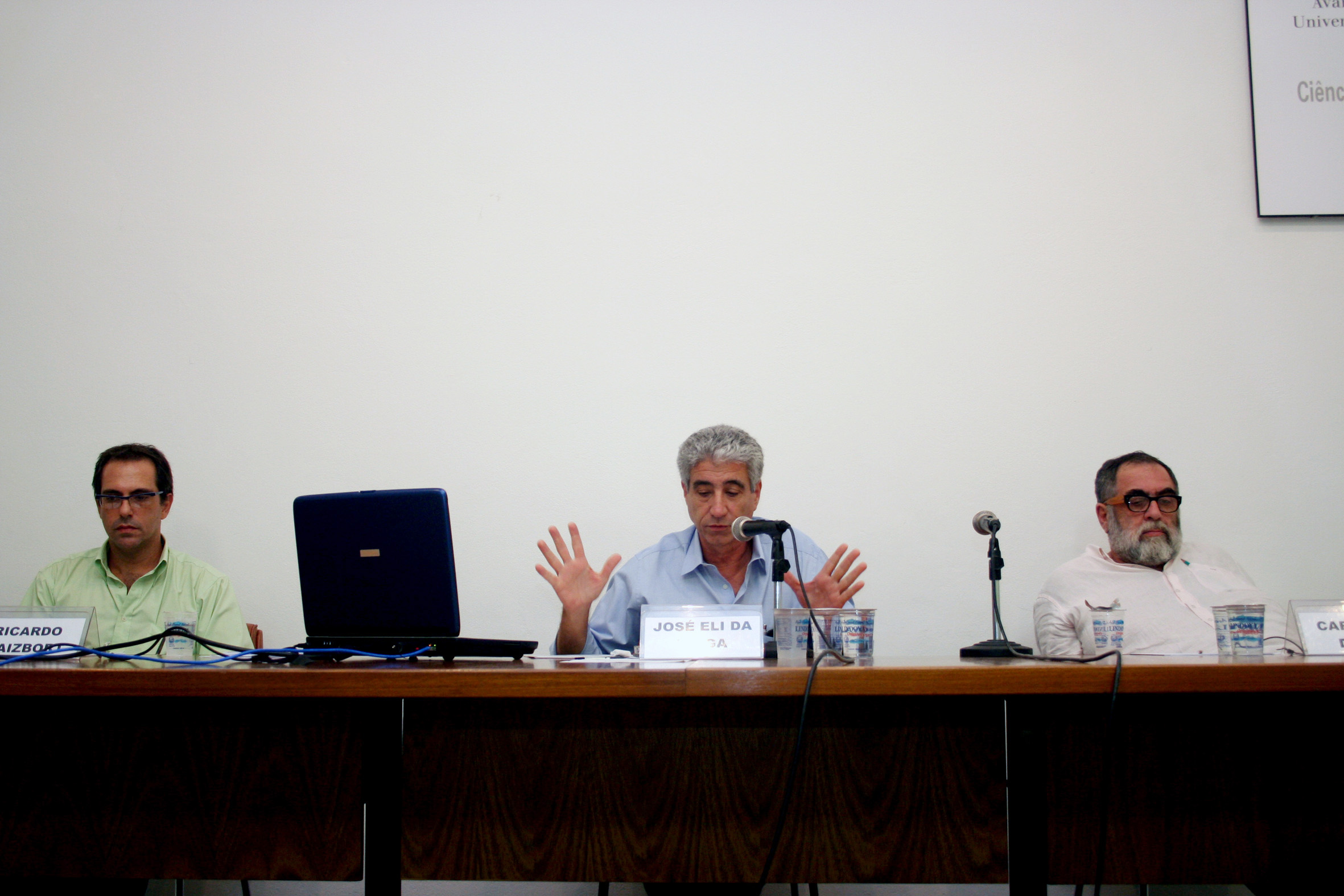 Ricardo Waizbort, José Eli da Veiga e Carlos Alberto Dória