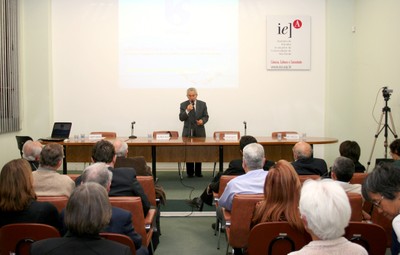 Alfredo Bosi faz a abertura do evento