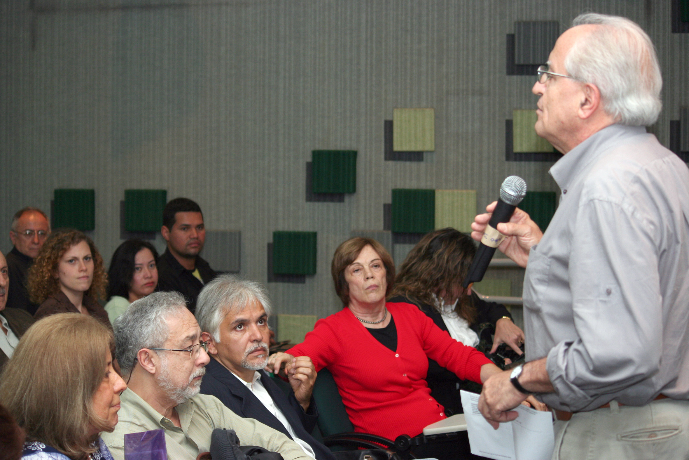 César Ades faz abertura do evento e apresenta os expositores