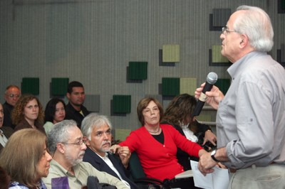 César Ades faz abertura do evento e apresenta os expositores