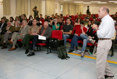 Wanderley Messias da Costa faz sua apresentação