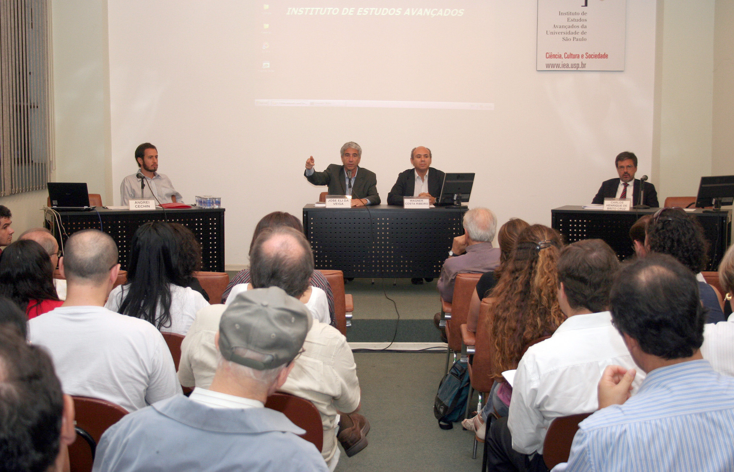Andrei Cechin, José Eli da Veiga, Wagner Costa Ribeiro e Carlos Henrique de Brito Cruz