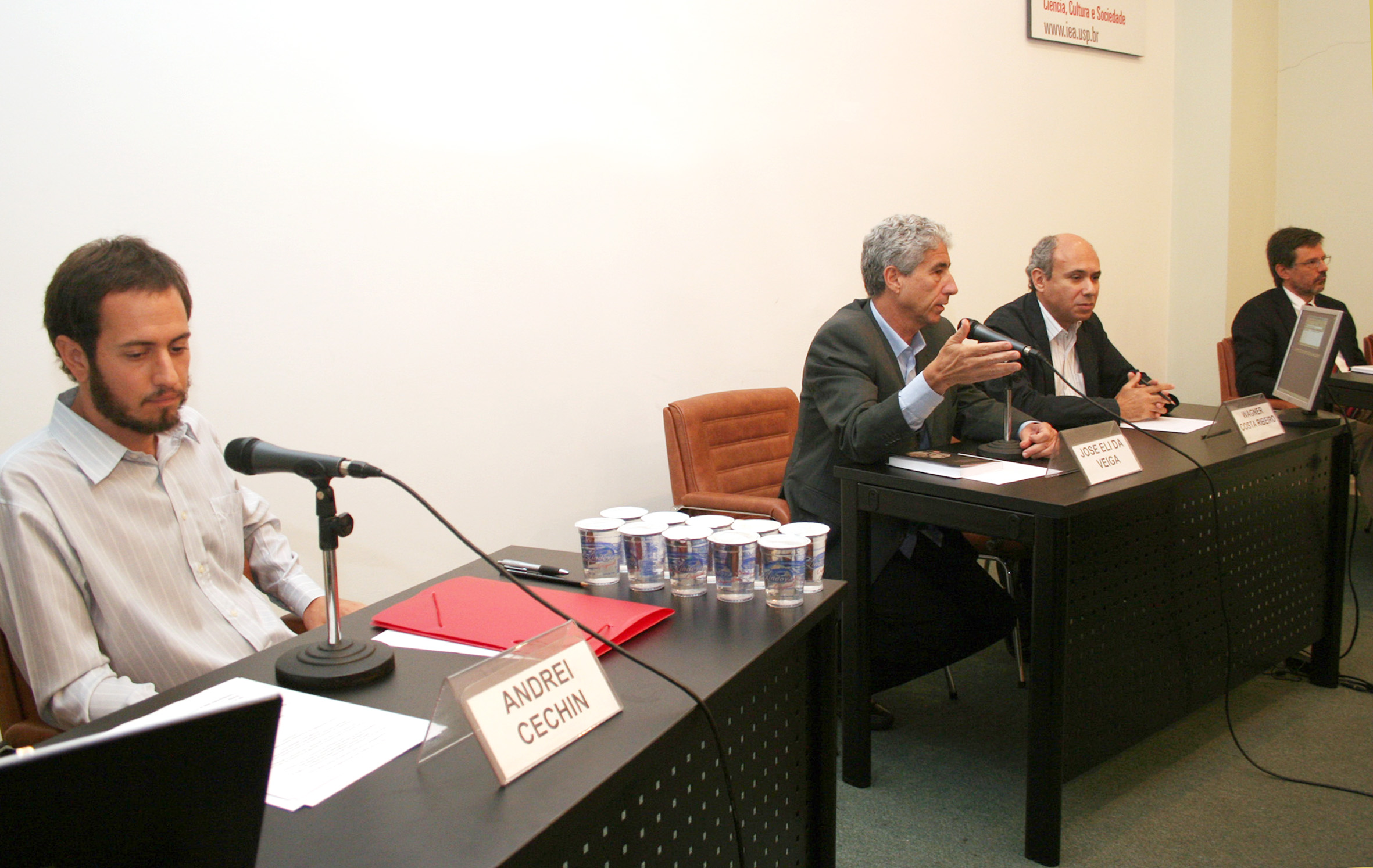 Andrei Cechin, José Eli da Veiga, Wagner Costa Ribeiro e Carlos Henrique de Brito Cruz