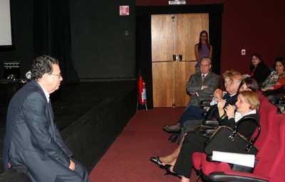Rubens Naves durante debate com público