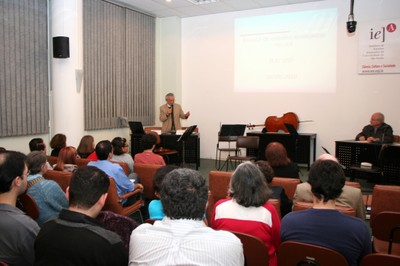 Alfredo Bosi e César Ades na abertura do evento 
