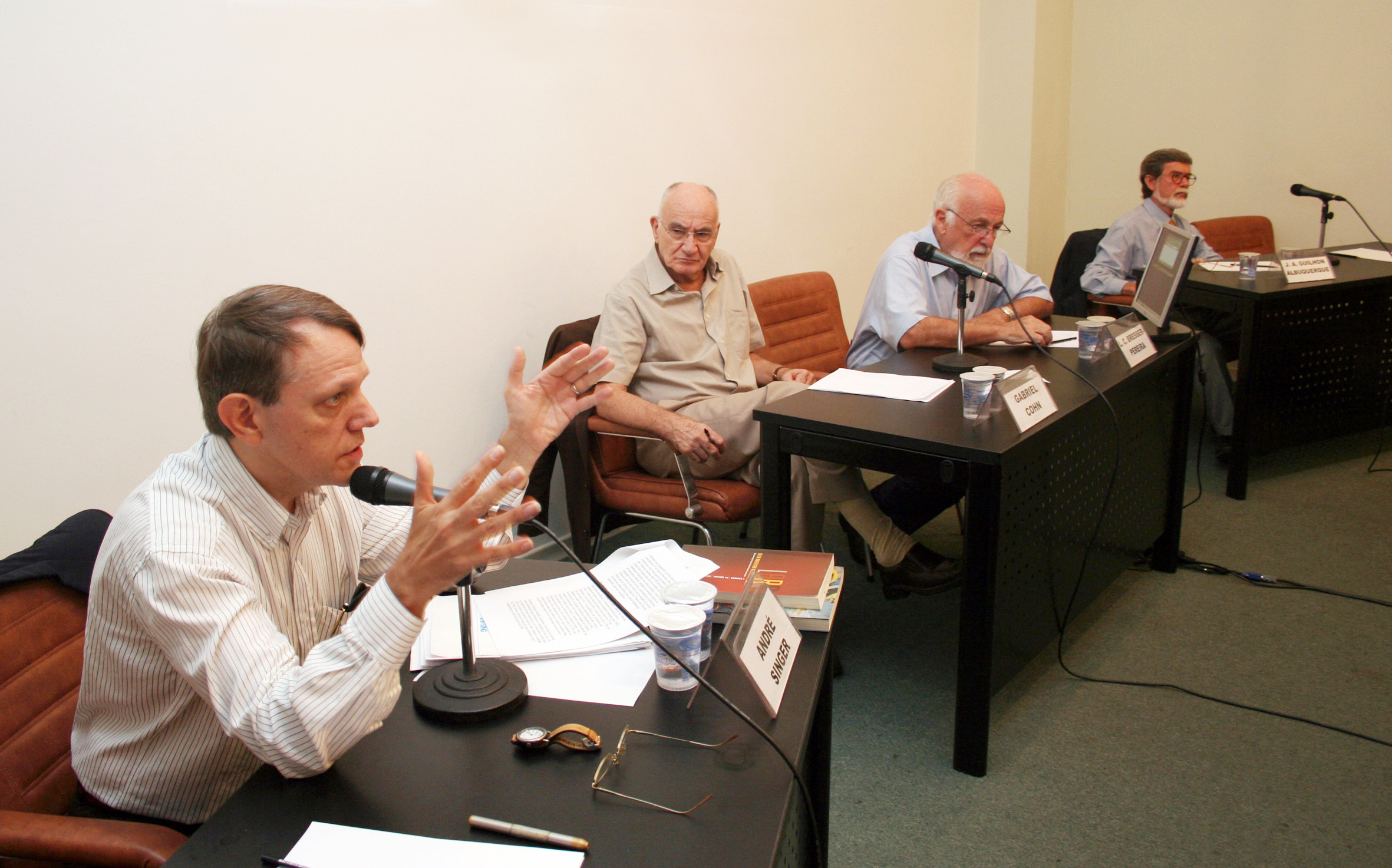 André Singer, Gabriel Cohn, Luiz Carlos Bresser-Pereira e José Augusto Guilhon de Albuquerque