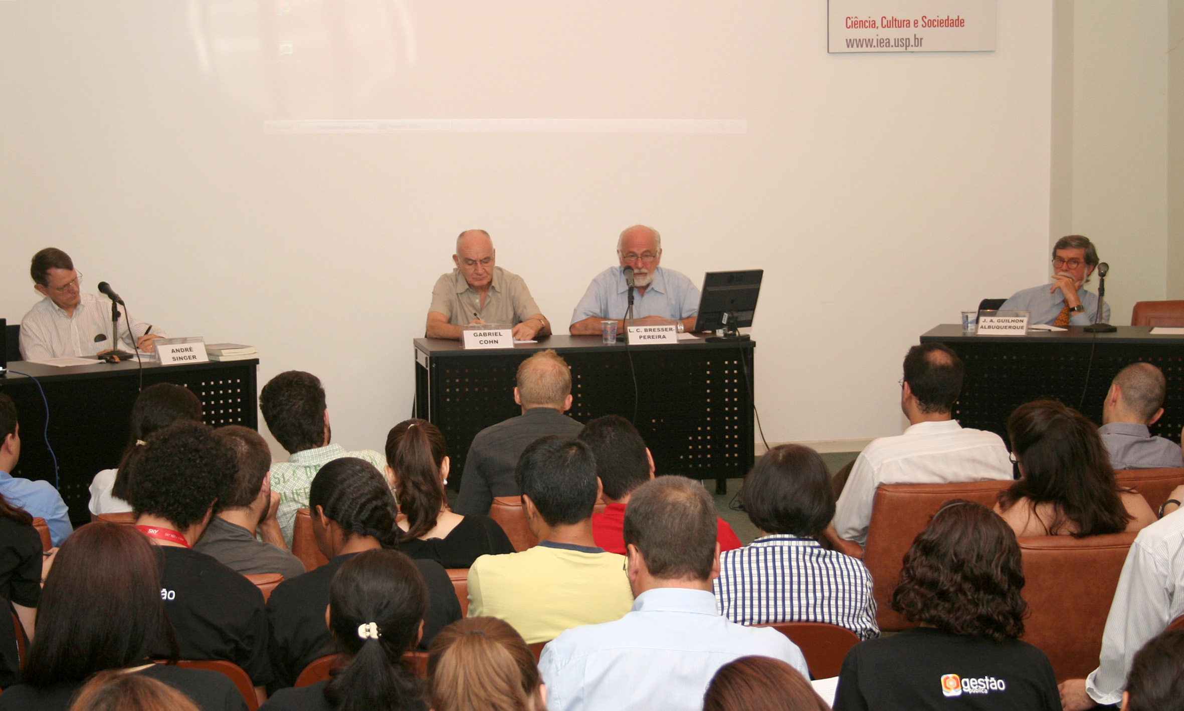 André Singer, Gabriel Cohn, Luiz Carlos Bresser-Pereira e José Augusto Guilhon de Albuquerque