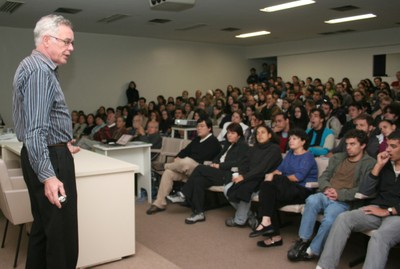 Robert Trivers diante do público