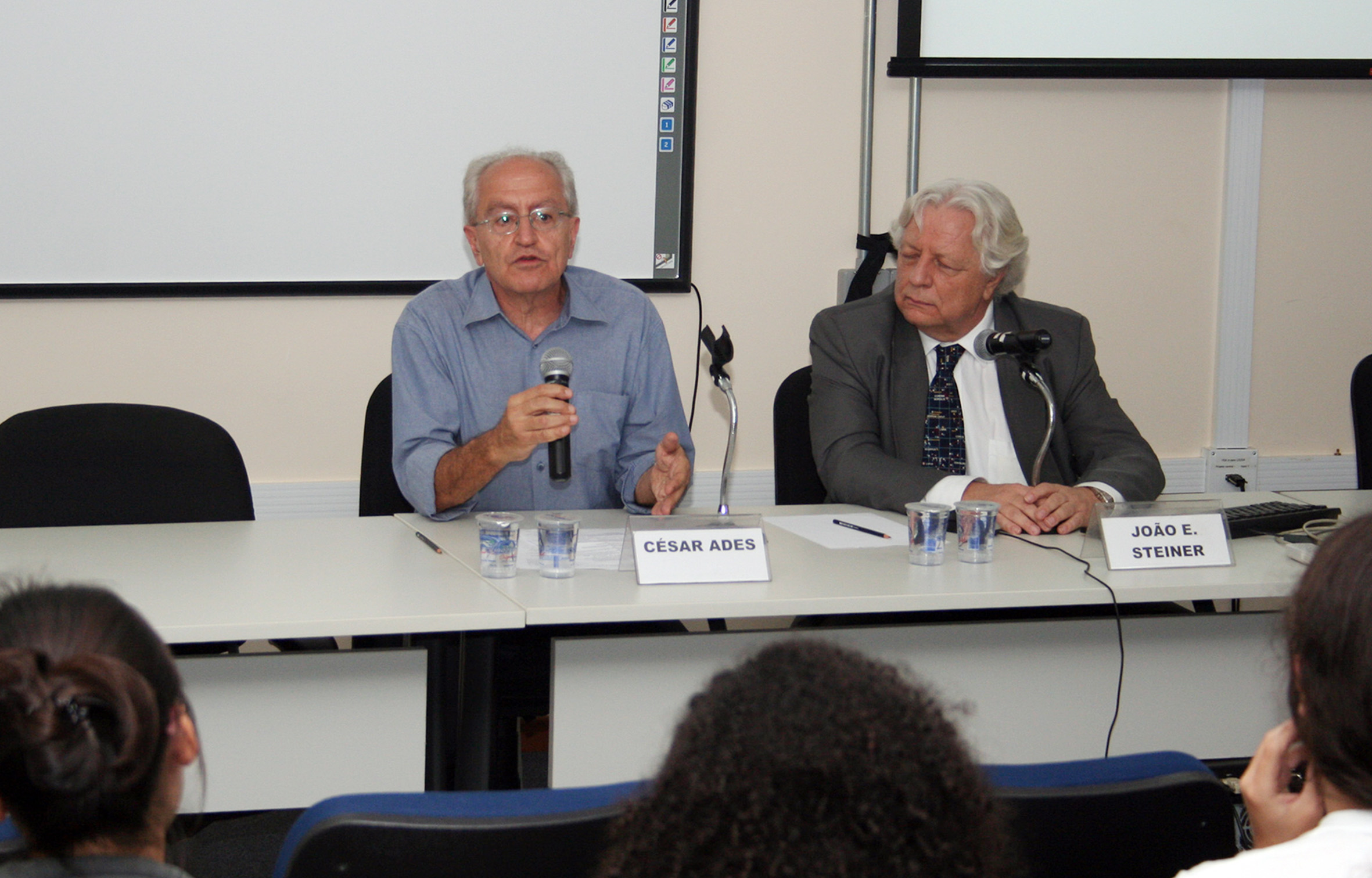 César Ades abre o evento e apresenta João Steiner