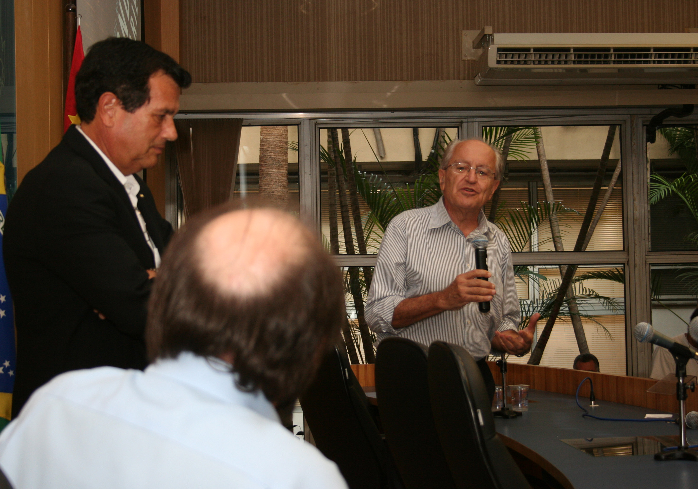 César Ades faz abertura do evento