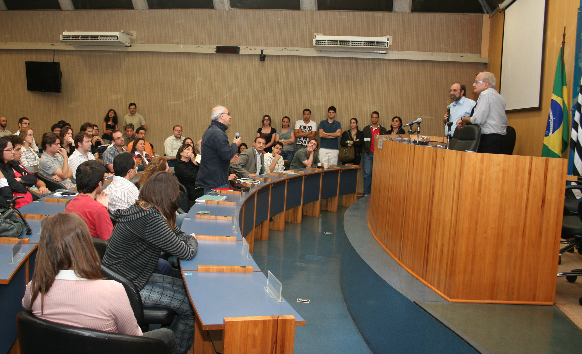 Público debate