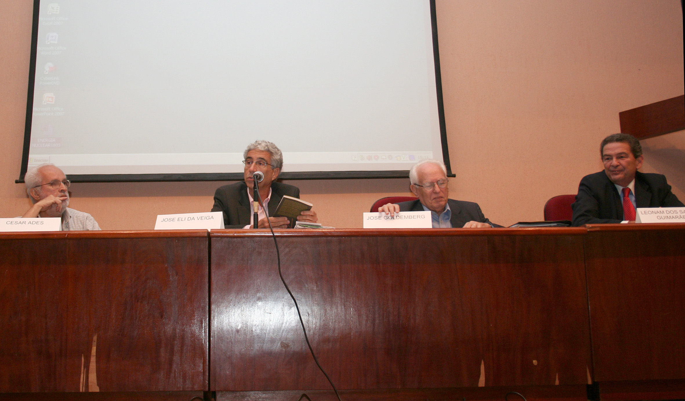 Silvio Salinas, José Eli da Veiga, José Goldemberg e Leonan dos Santos Guimarães