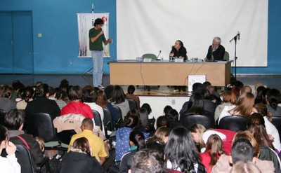 Participante da platéia faz perguntas