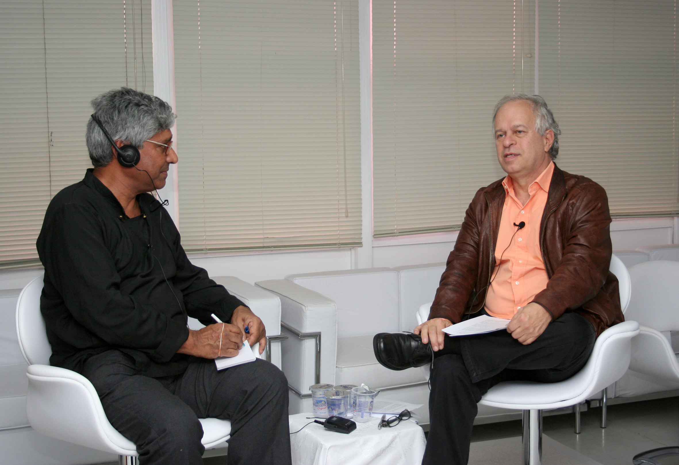 Aditya Mukherjee e Renato Janine Ribeiro
