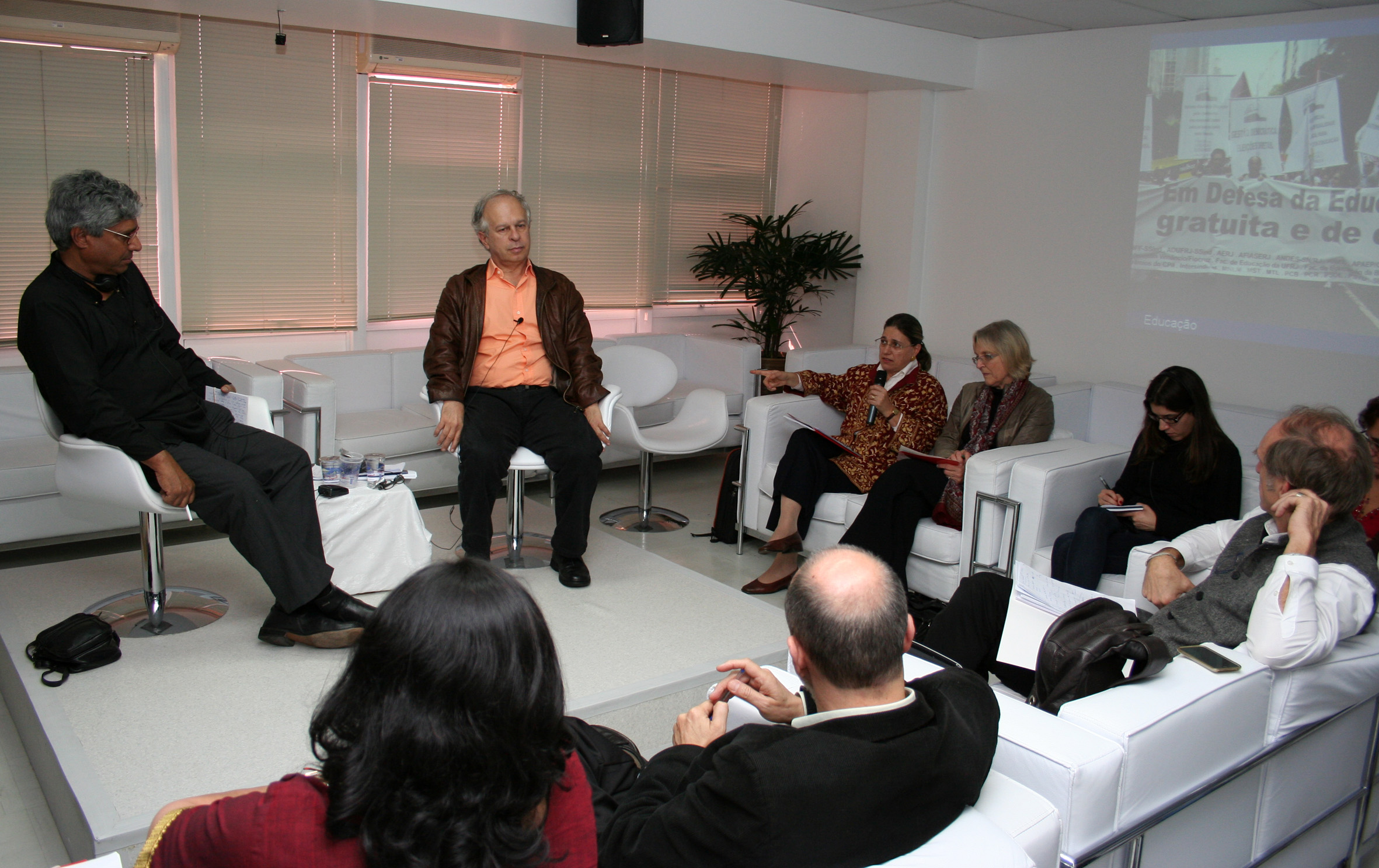 Aditya Mukherjee e Renato Janine Ribeiro, Ana Lydia Sawaya e Laura Patrícia Zuntini de  Izarra