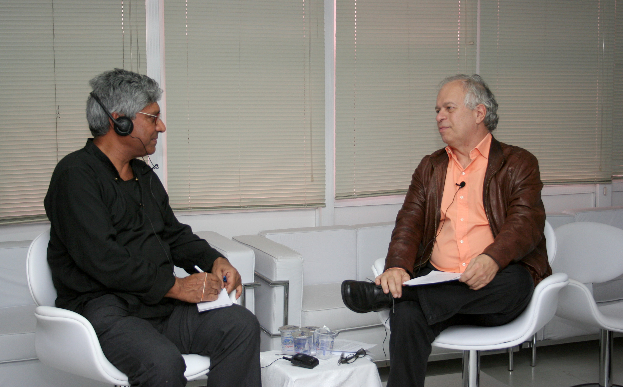Aditya Mukherjee e Renato Janine Ribeiro