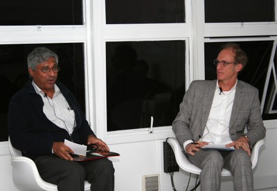 Aditya Mukherjee e Martin Grossmann