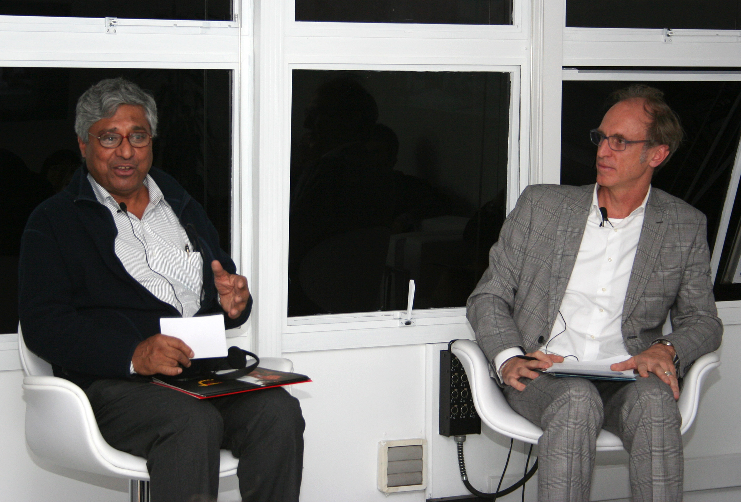 Aditya Mukherjee e Martin Grossmann
