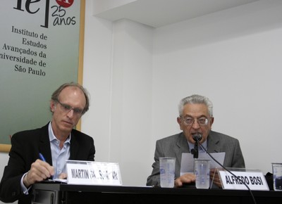 Martin Grossmann e Alfredo Bosi na Abertura do lançamento da Revista Estudos Avançados n. 75
