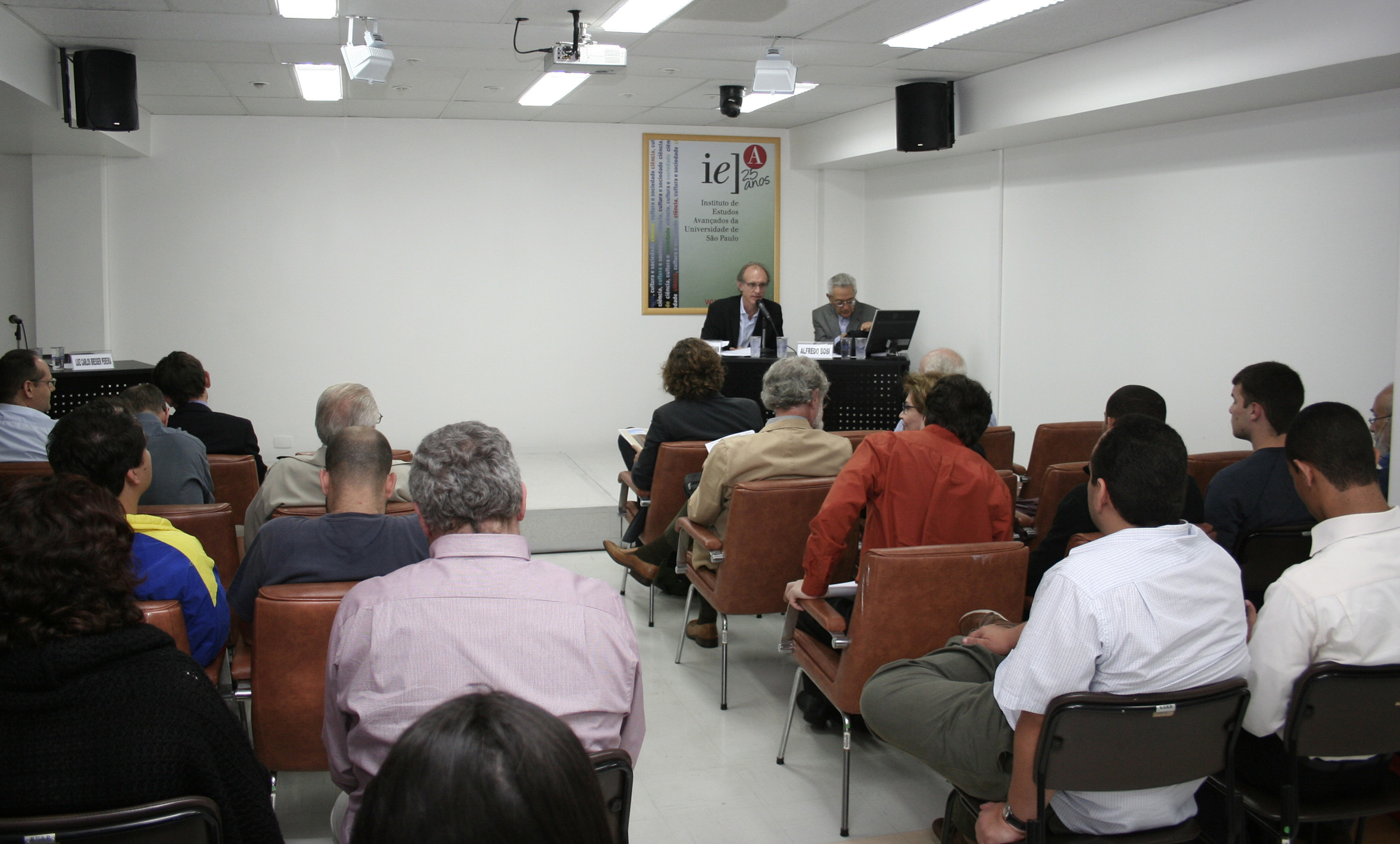 Martin Grossmann e Alfredo Bosi na Abertura do lançamento da Revista Estudos Avançados n. 75