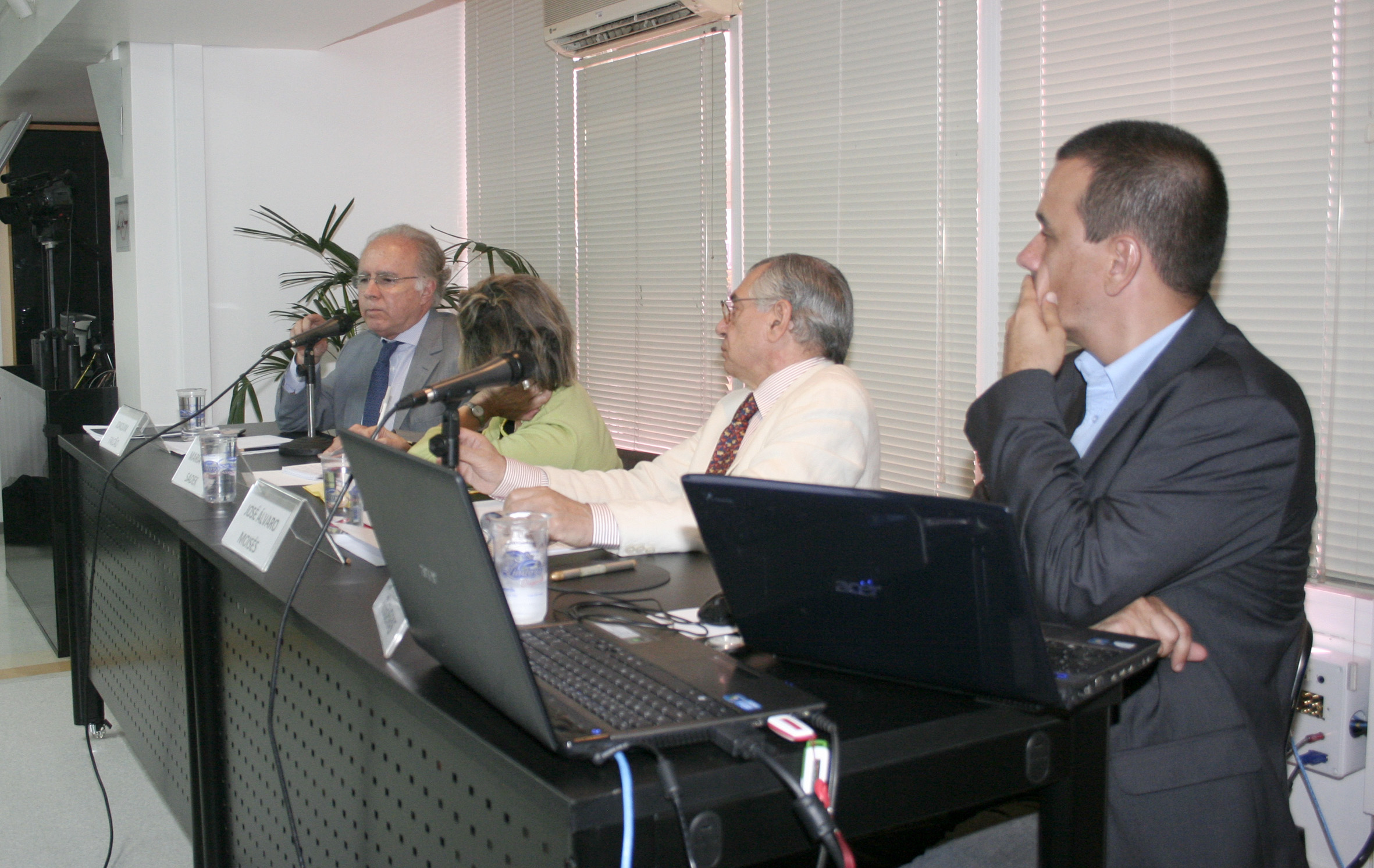 Joaquim Falcão, Maria Tereza Sadek, José Álvaro Moisés e Fernando Filgueiras