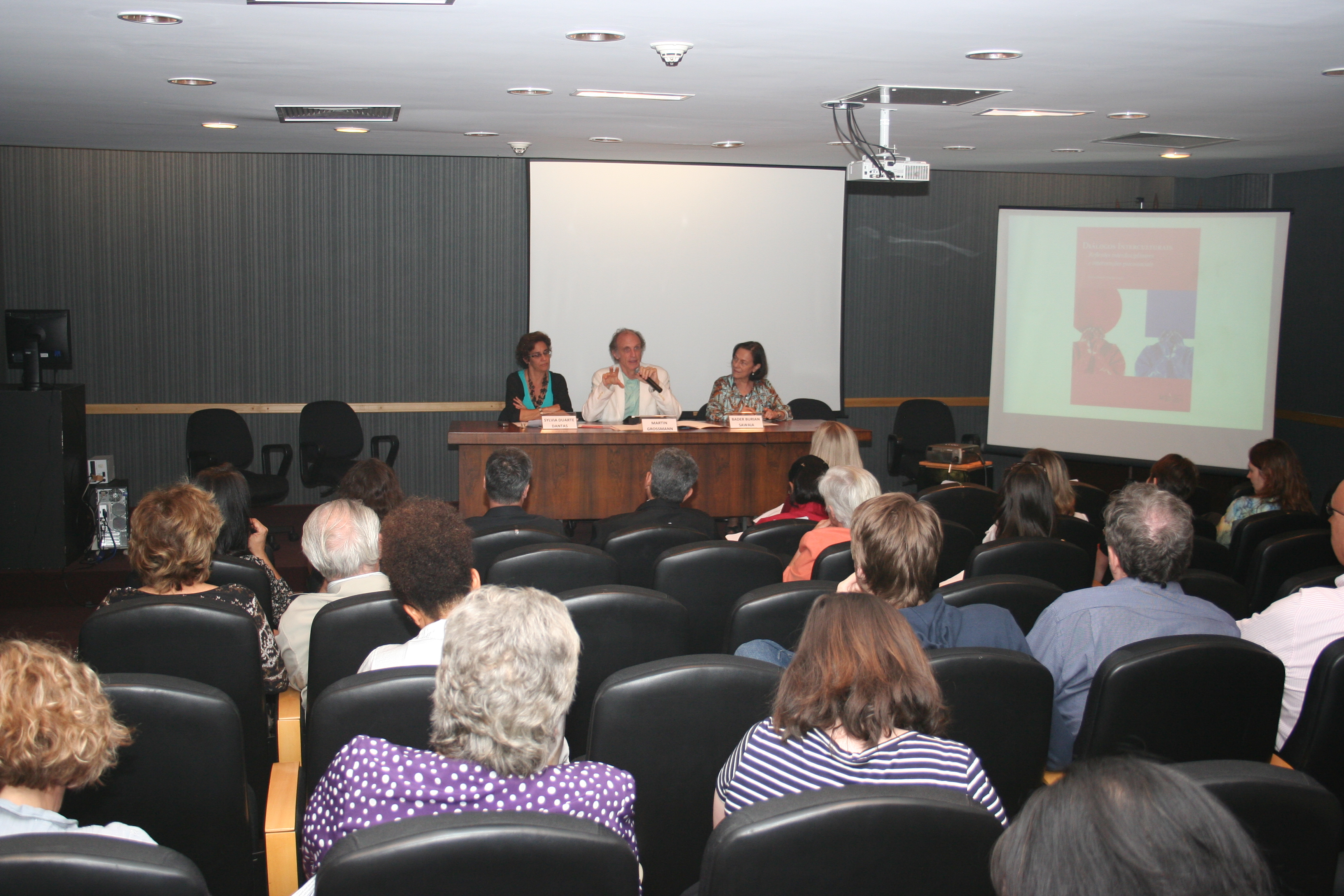 Martin Grossmann faz a abertura do evento