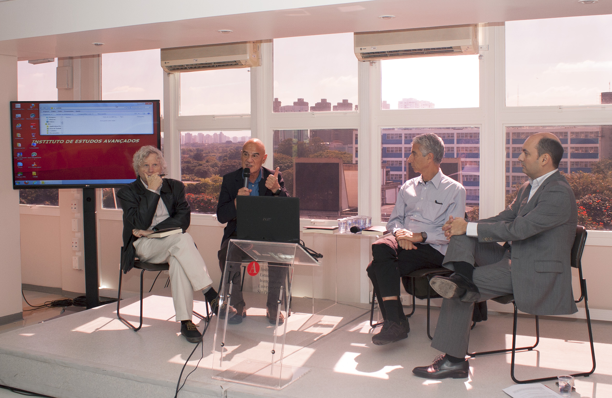 Pedro Jacobi, Eduardo Viola, José Eli da Veiga e Eduardo Felipe Pérez Matias