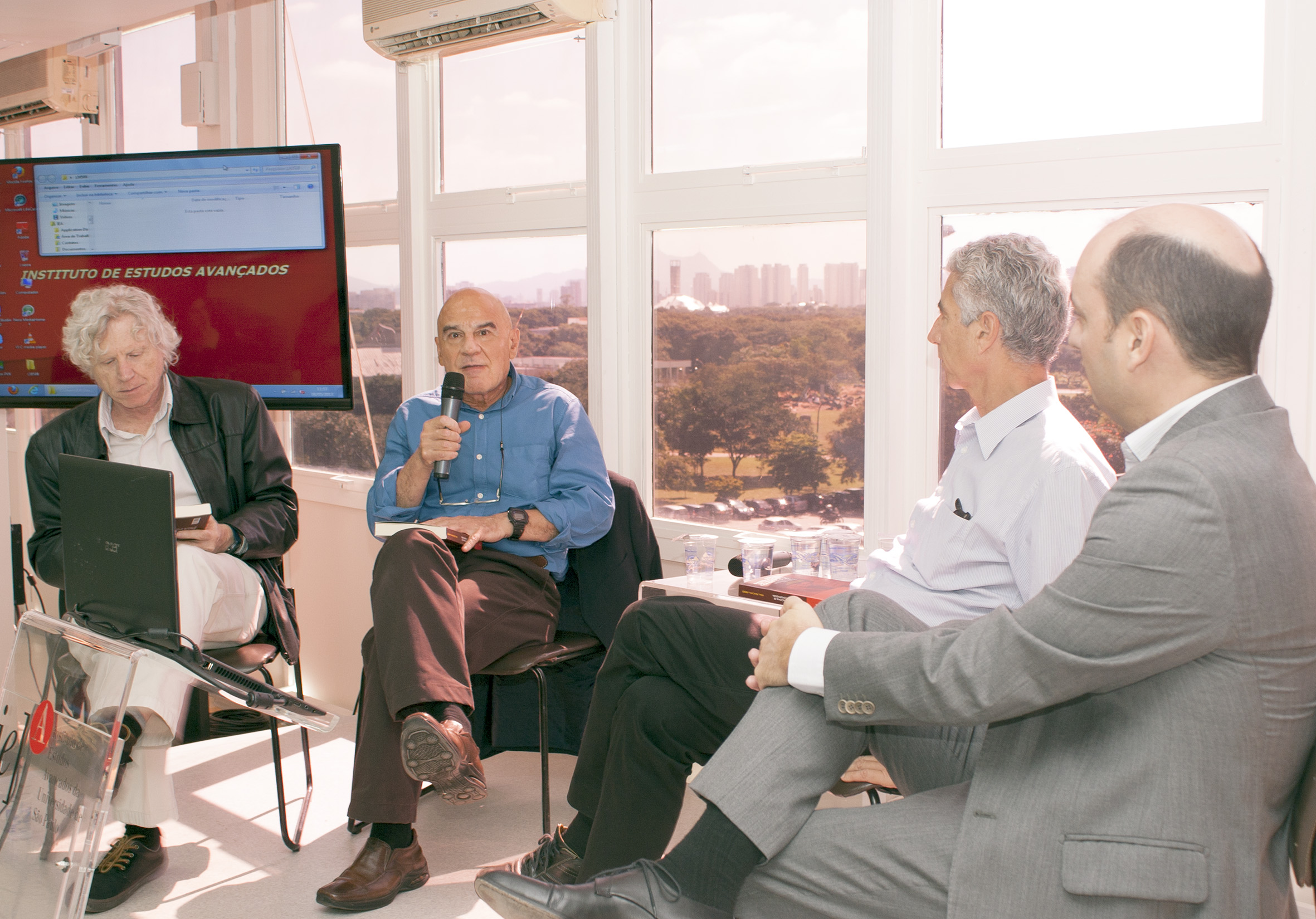 Pedro Jacobi, Eduardo Viola, José Eli da Veiga e Eduardo Felipe Pérez Matias
