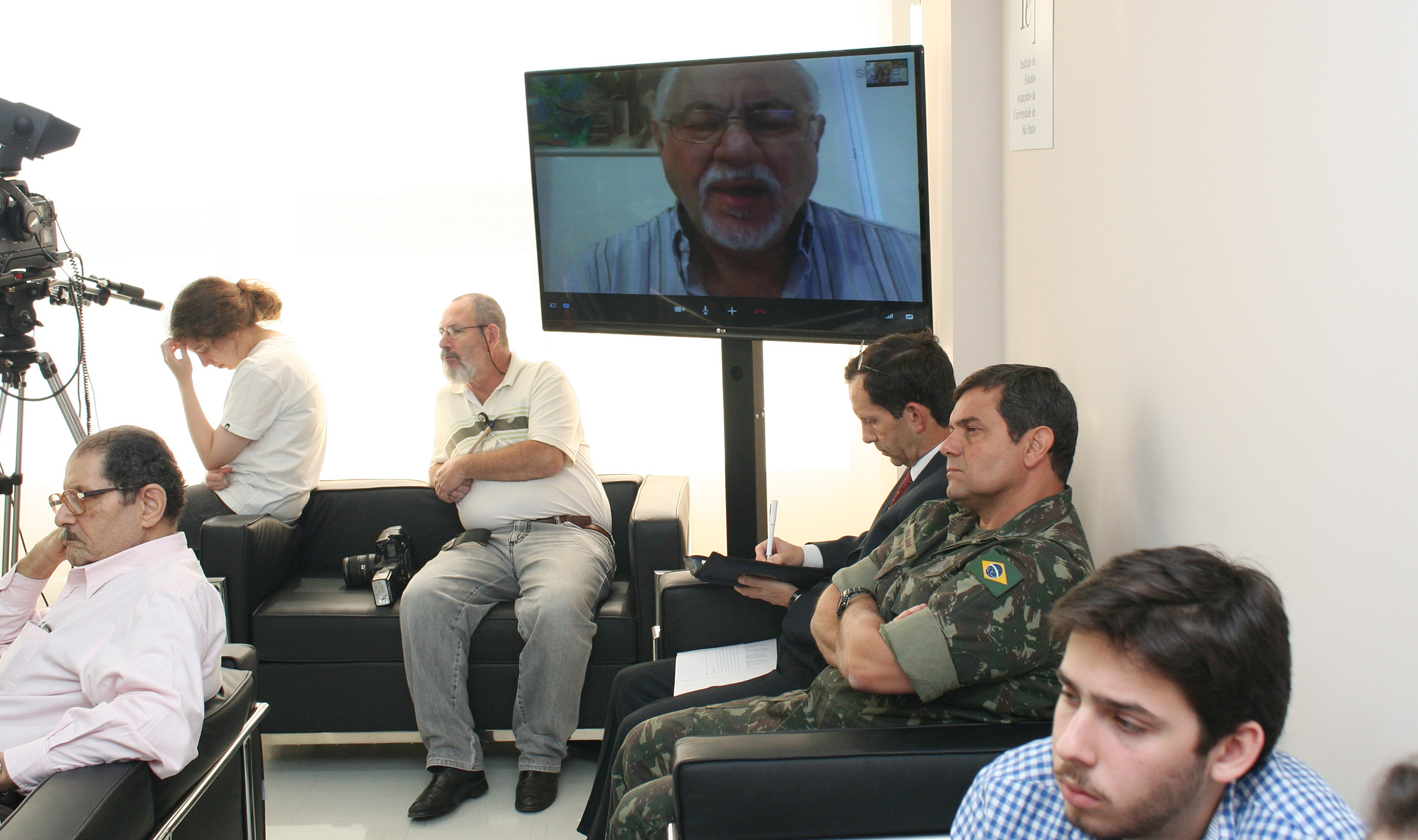 Bernardo Sorj via video conferência
