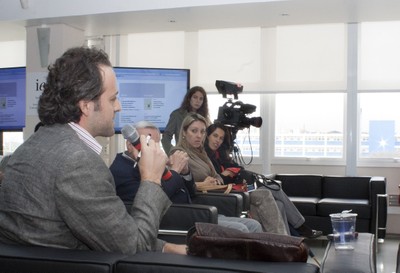 Luciano Maximo faz pergunta durante o evento