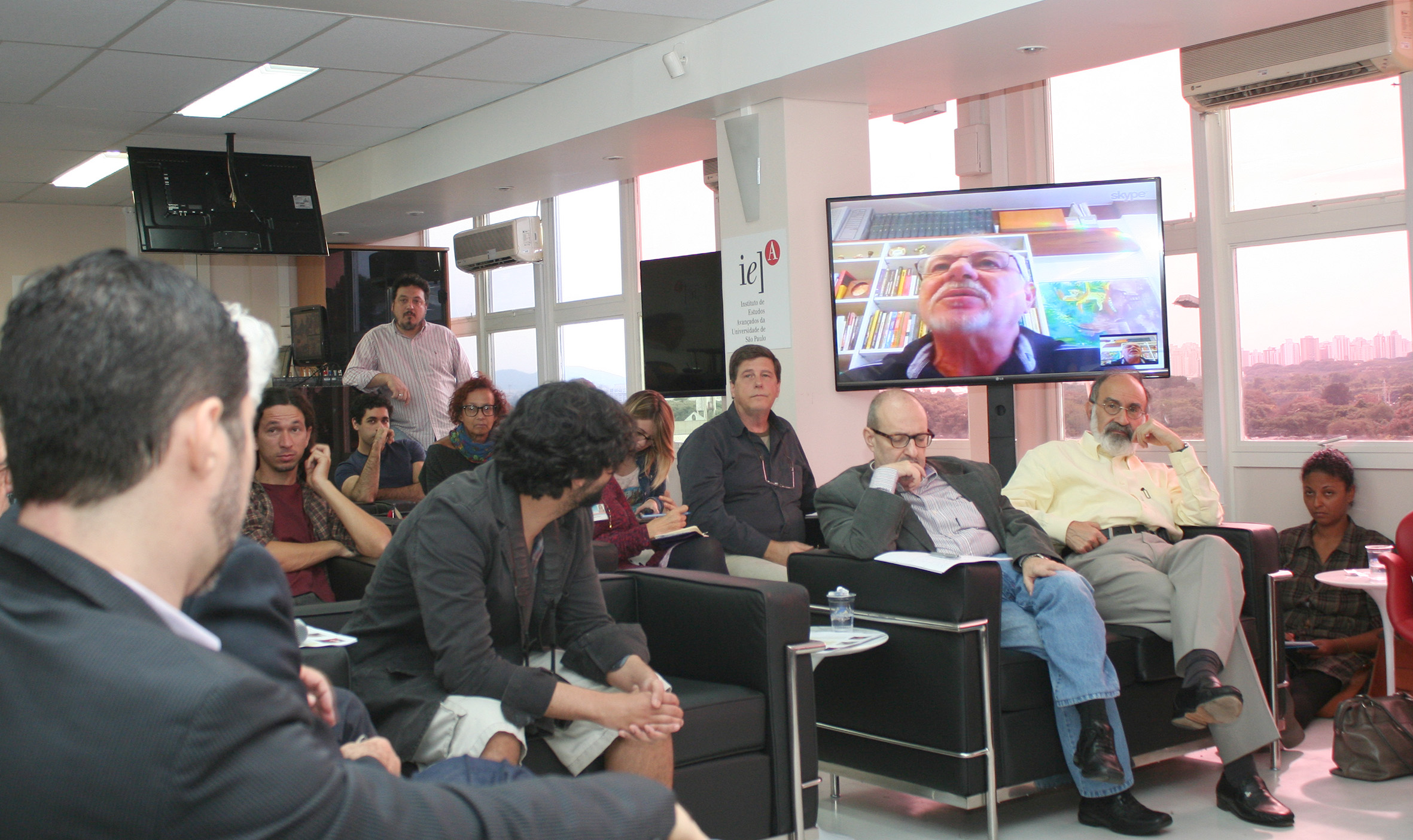 Sérgio Adorno, Guilherme Ary Plonski e Bernardo Sorj via Skype